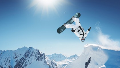 开云体育官网下载-史上最惊艳的突破：斯托亚科维奇在对阵雷霆的比赛中篮下强攻得分！