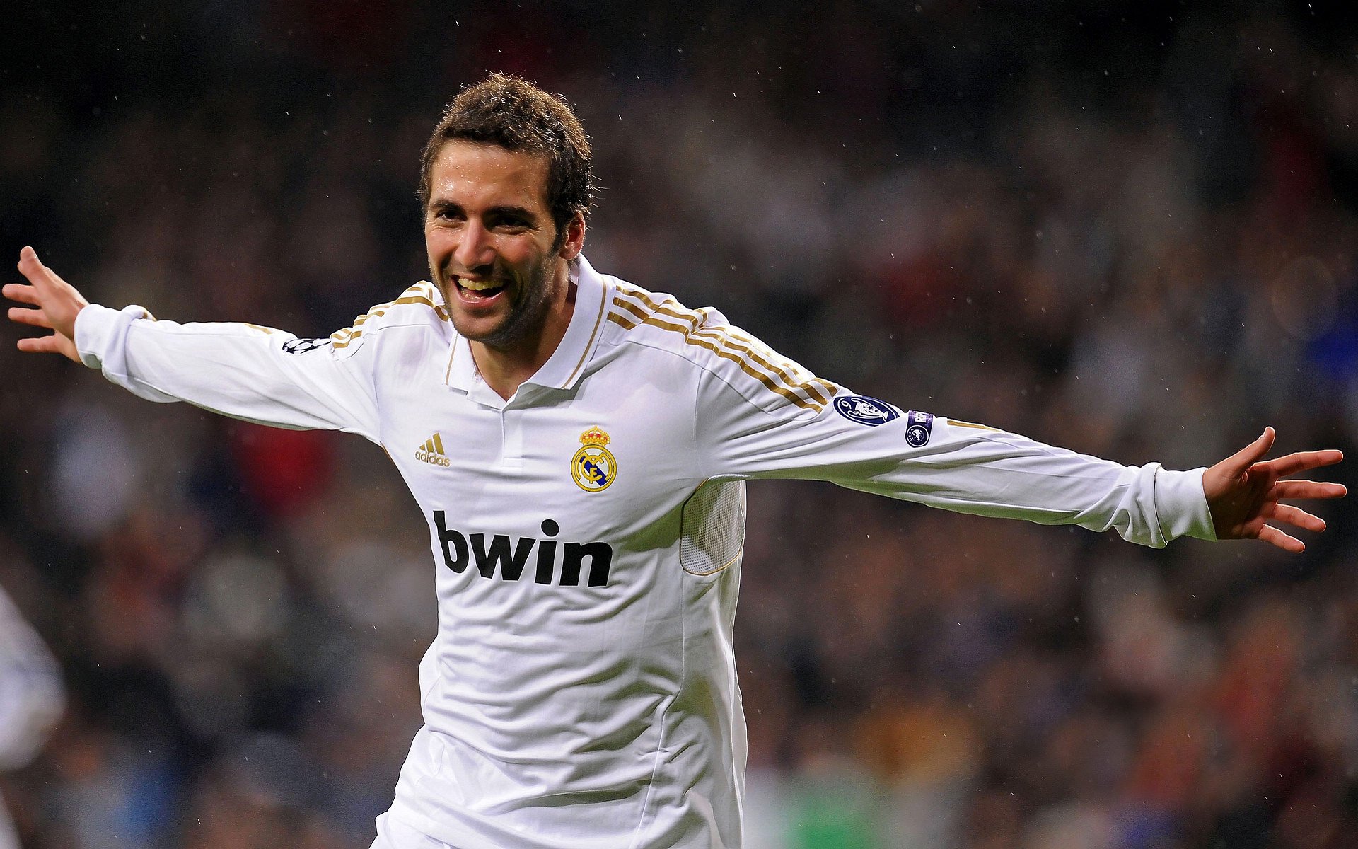 球员技术精湛,比赛中展现出强大实力,球员的竞技能力